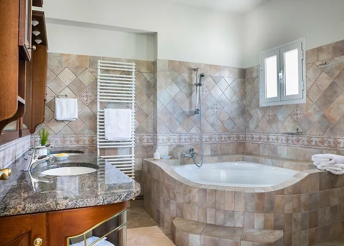 Hidden Gem Estate Kefalonia, Multi-award Winner וילה ספרטיה