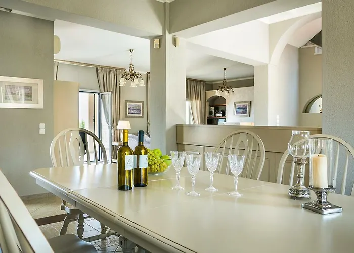 Hidden Gem Estate Kefalonia, Multi-award Winner וילה